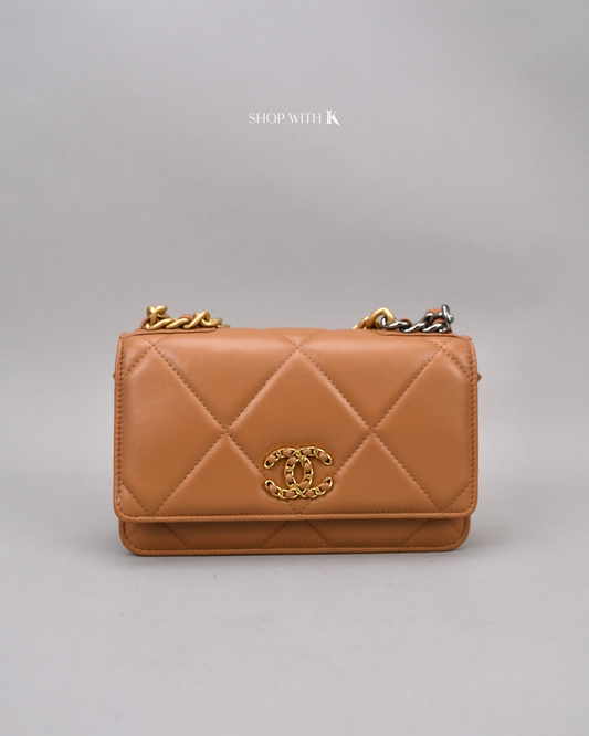 Chanel 19 Wallet on Chain Caramel