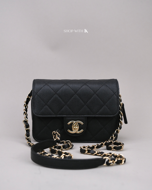 Chanel 22C Like a Wallet Flap Black GHW