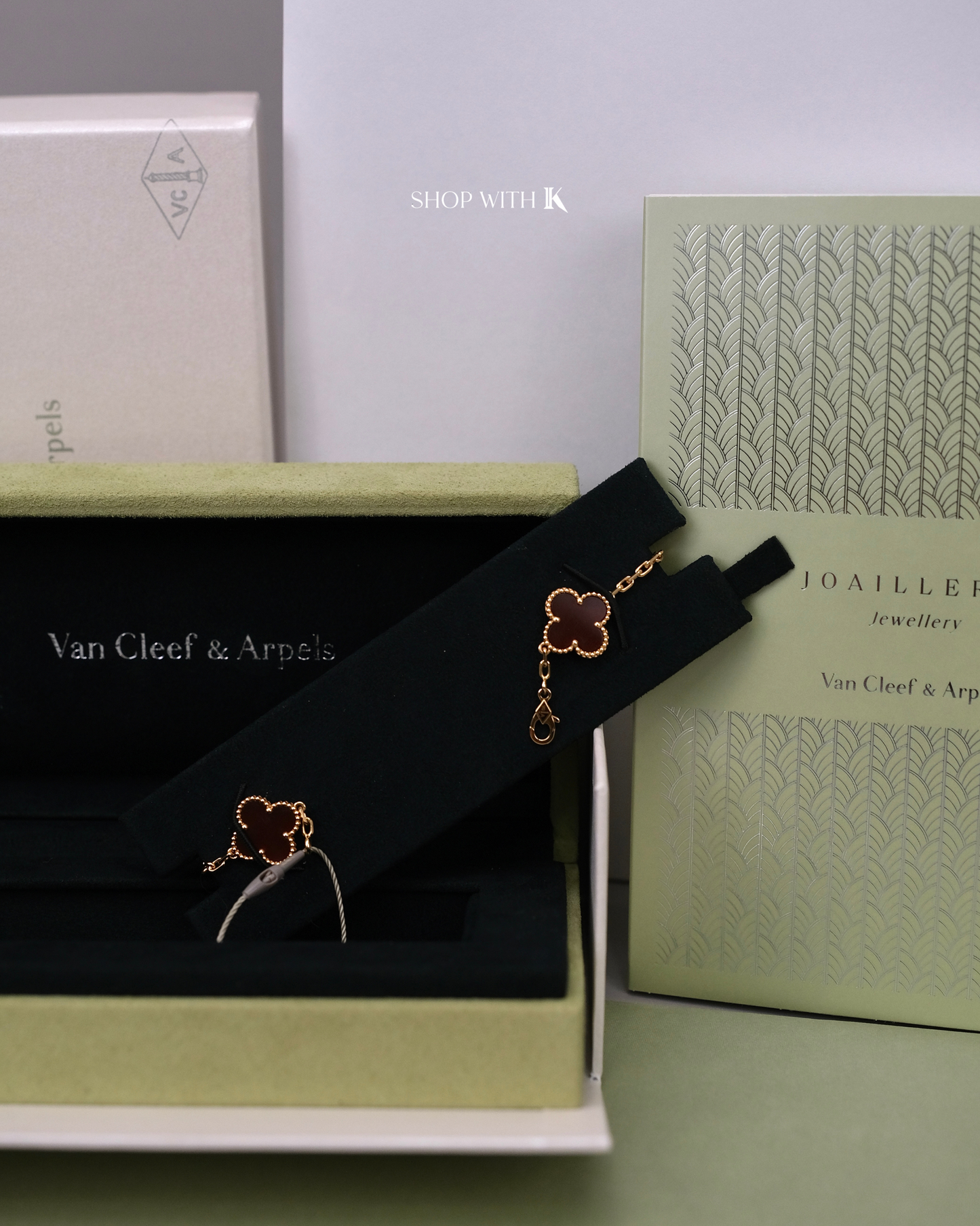 VCA Vintage Alhambra Carnelian Bracelet - 5 motifs