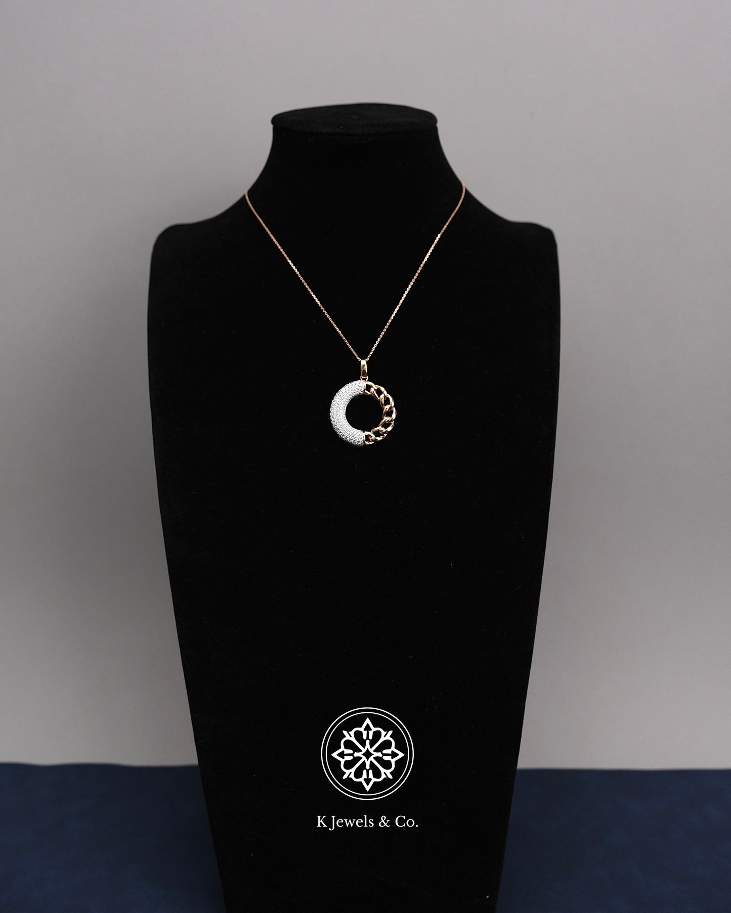 Round Diamond Pendant w/ Chain