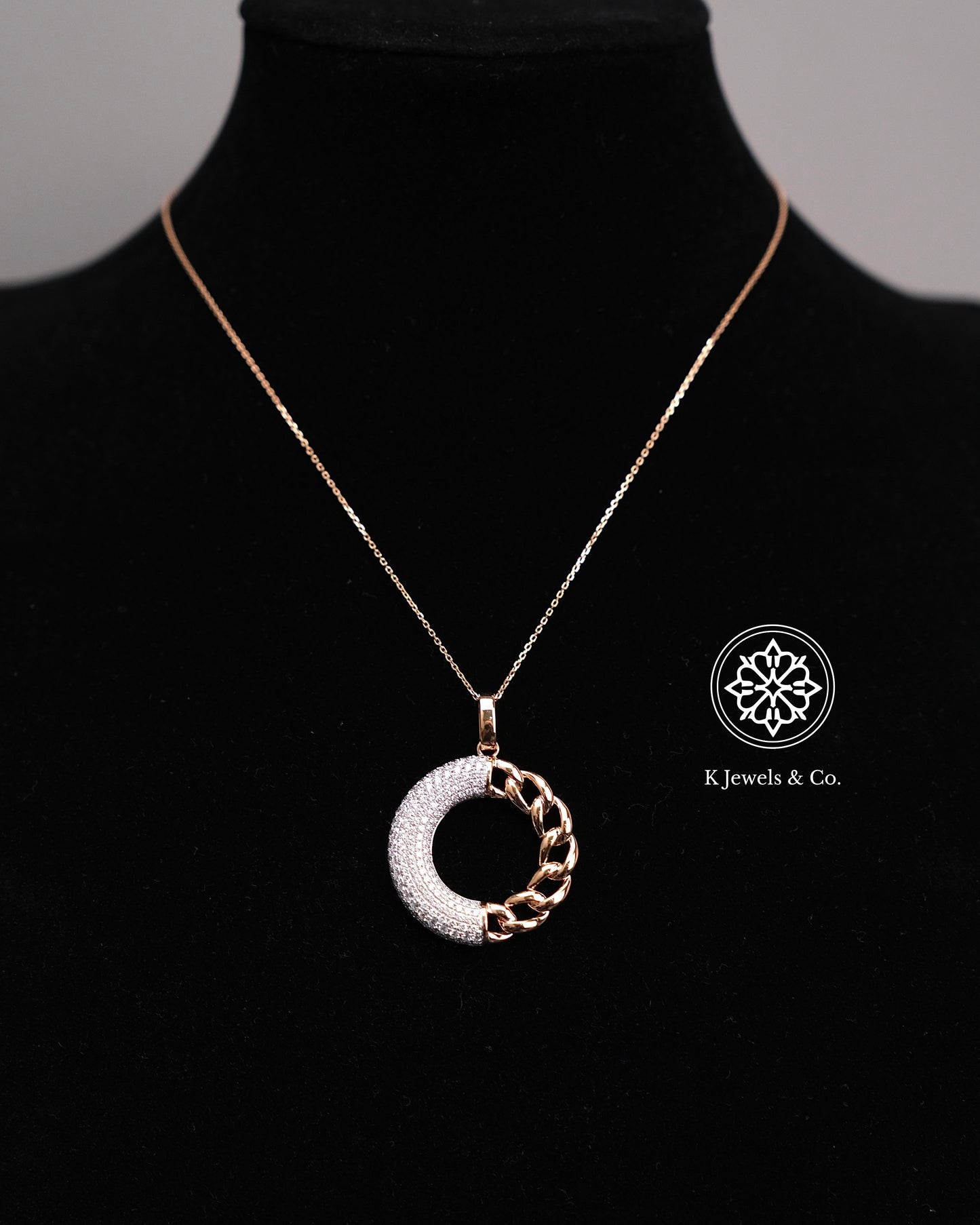 Round Diamond Pendant w/ Chain
