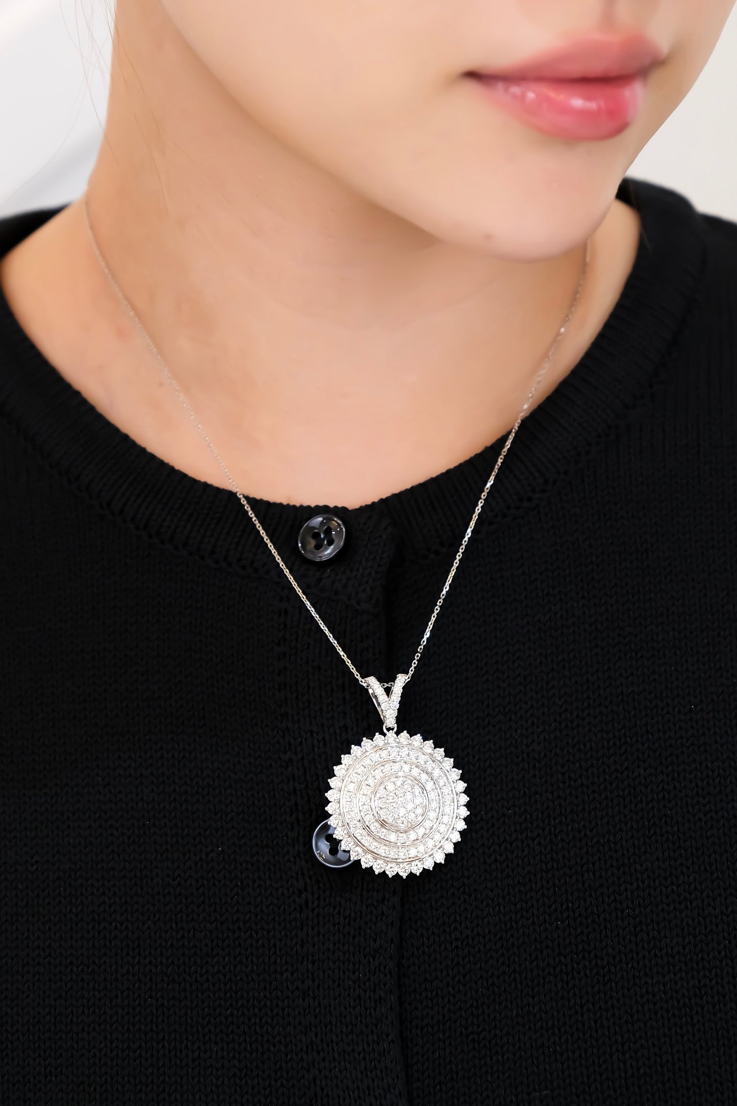 Round Diamond Pendant w/ Chain