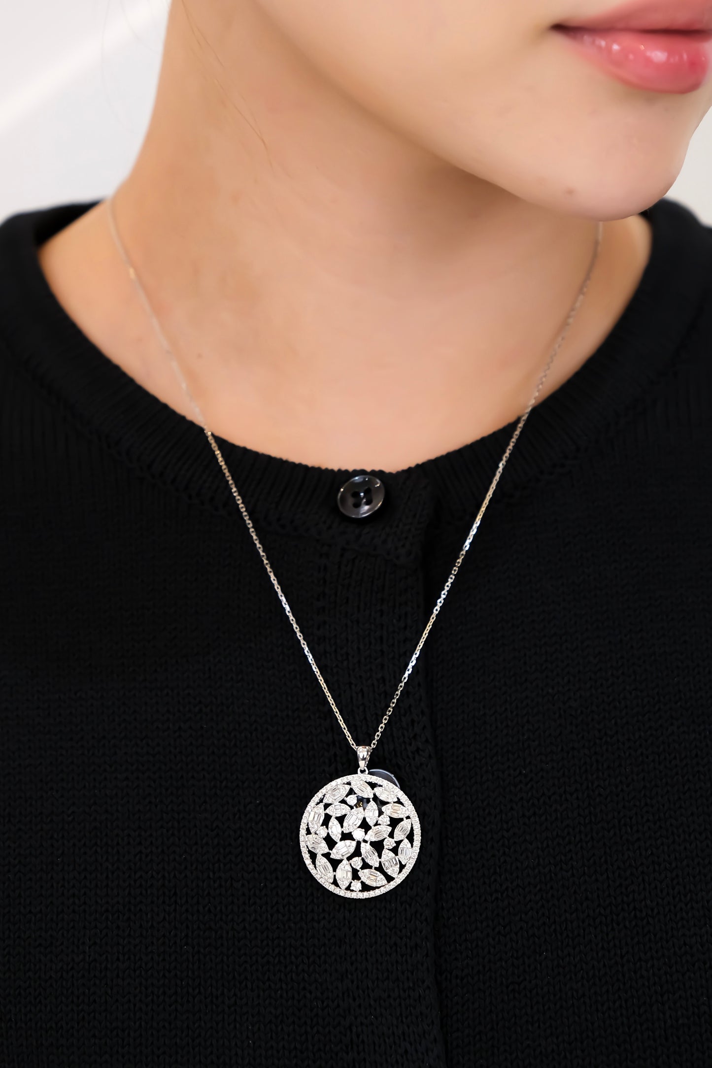 Round Diamond Pendant w/ Chain