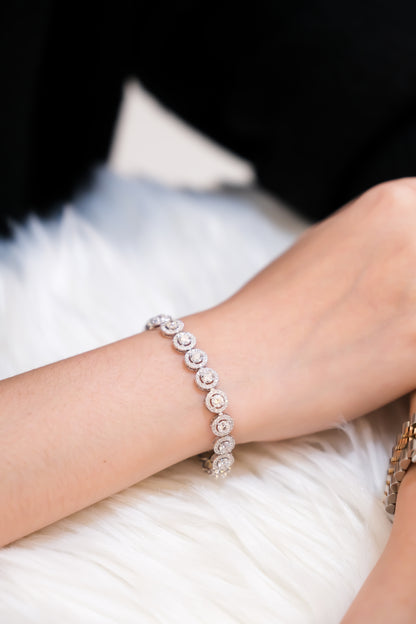 Illusion Diamond Bracelet w/ Halo